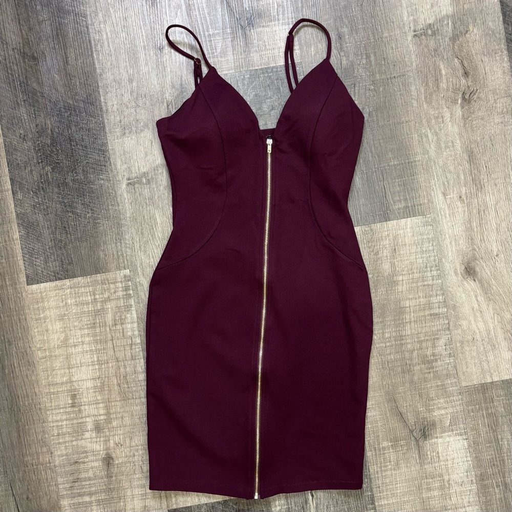 Haute Monde Burgundy Zip Front Bodycon Dress, EUC